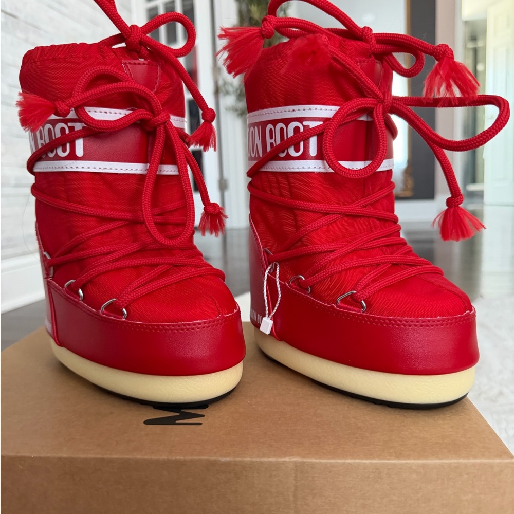 Moon Boot Icon Nylon in Dazzling Red